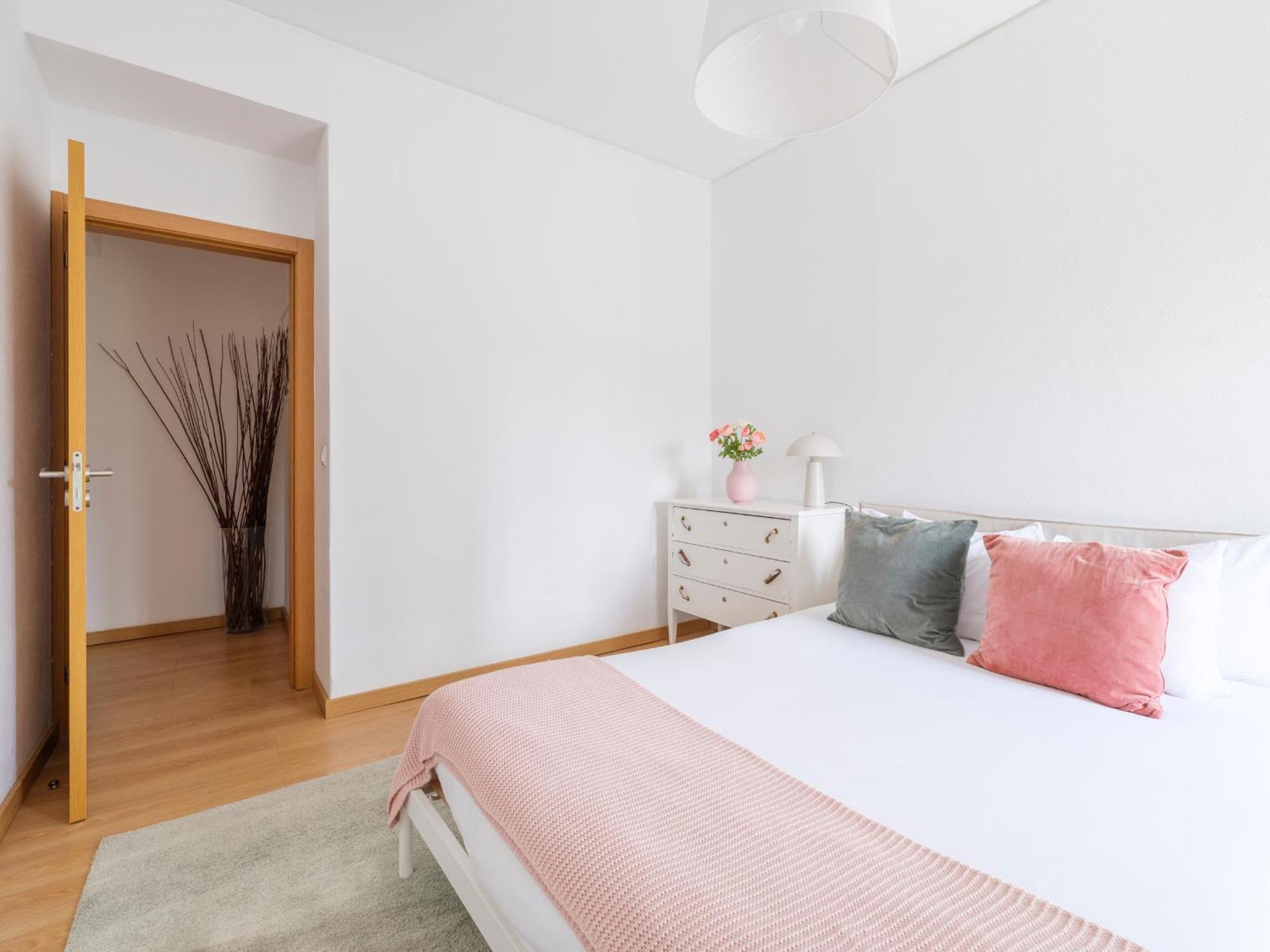 Olivais Spacious Apartment Near Airport ลิสบอน ภายนอก รูปภาพ