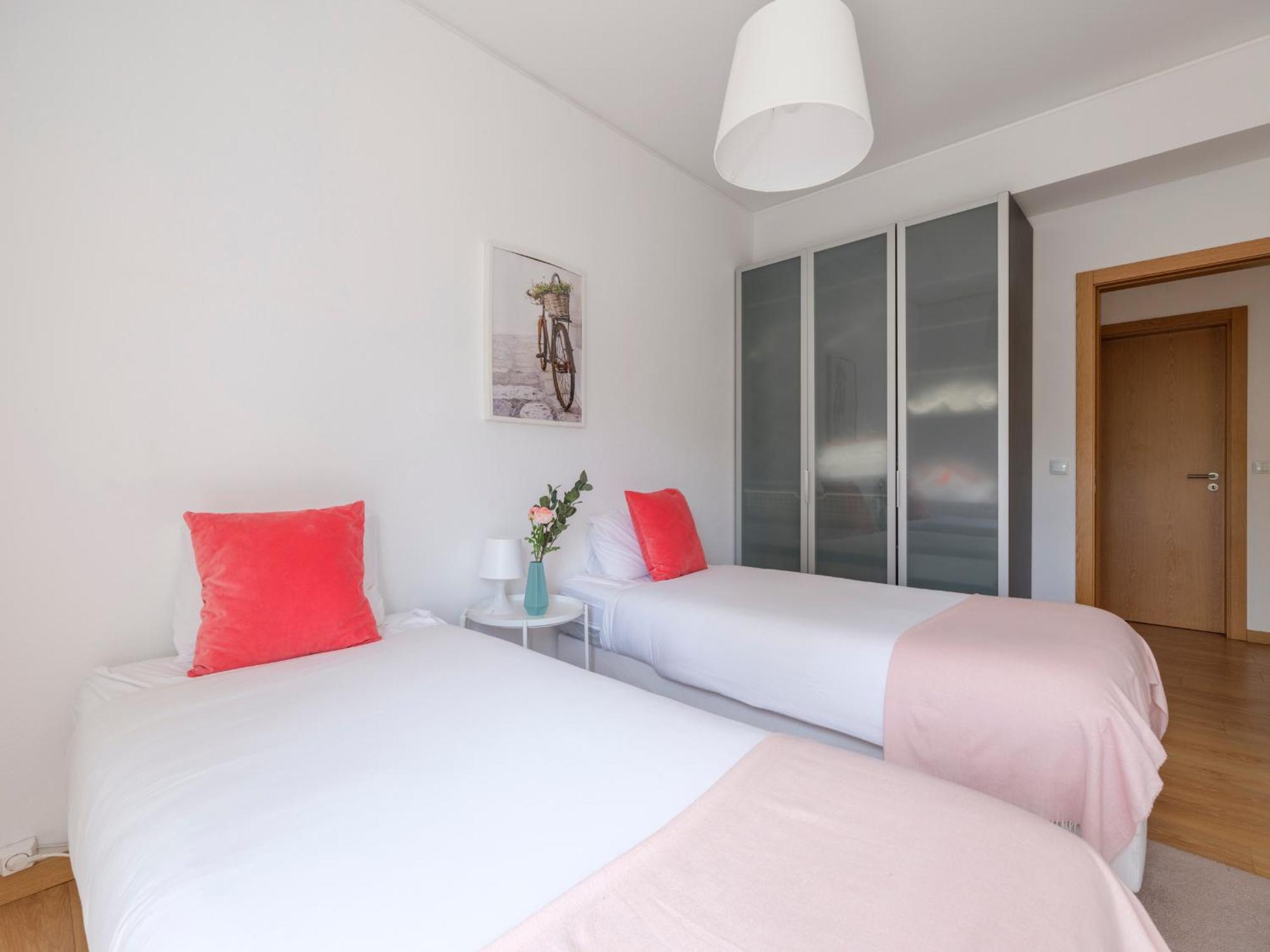 Olivais Spacious Apartment Near Airport ลิสบอน ภายนอก รูปภาพ