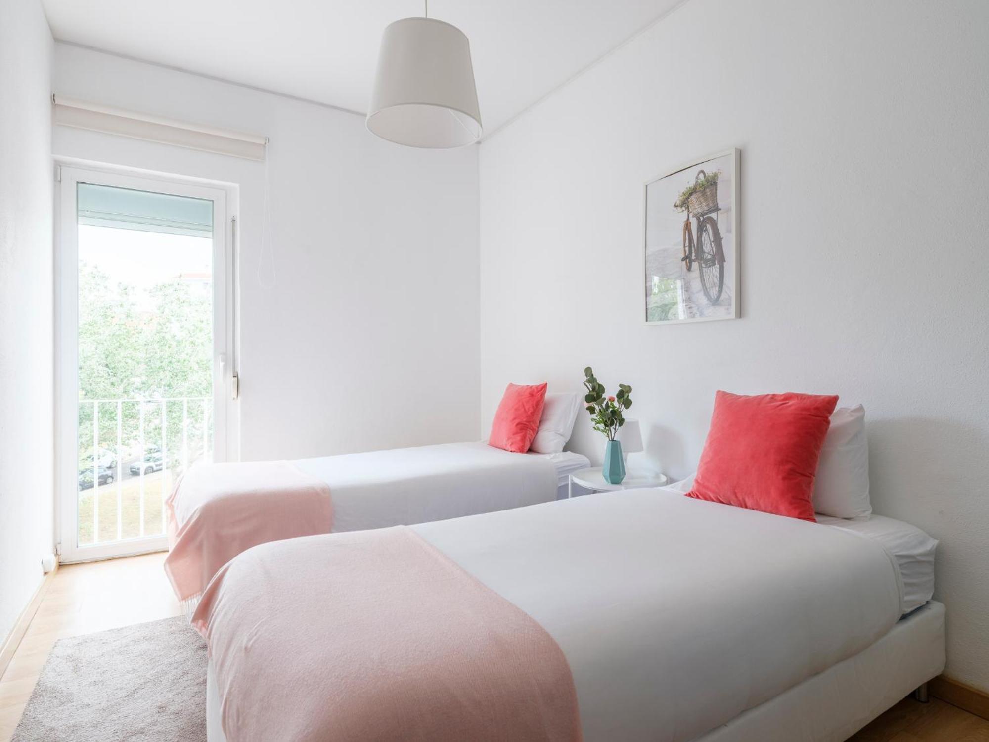 Olivais Spacious Apartment Near Airport ลิสบอน ภายนอก รูปภาพ